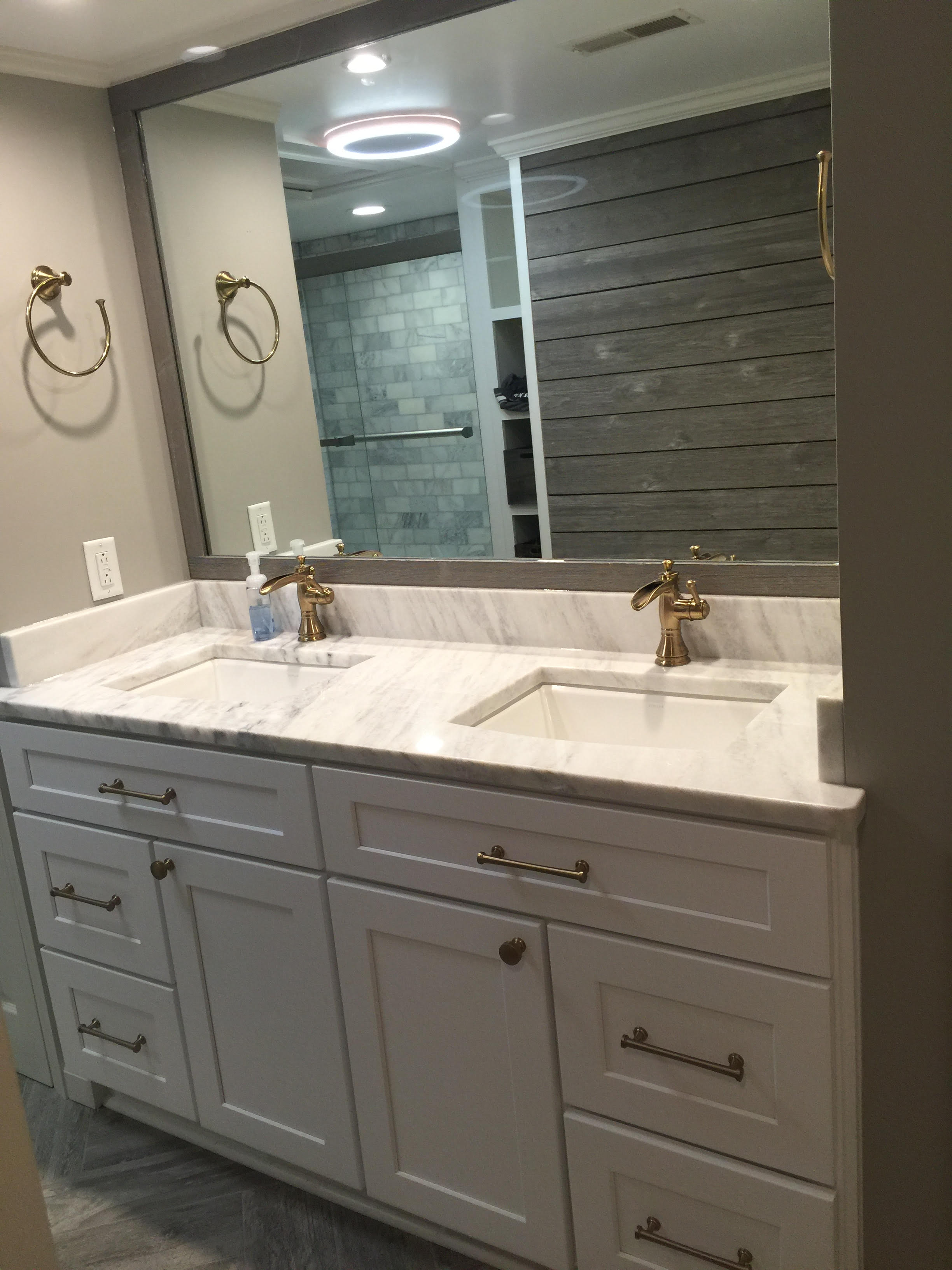 Morder twin luxurious sinks
