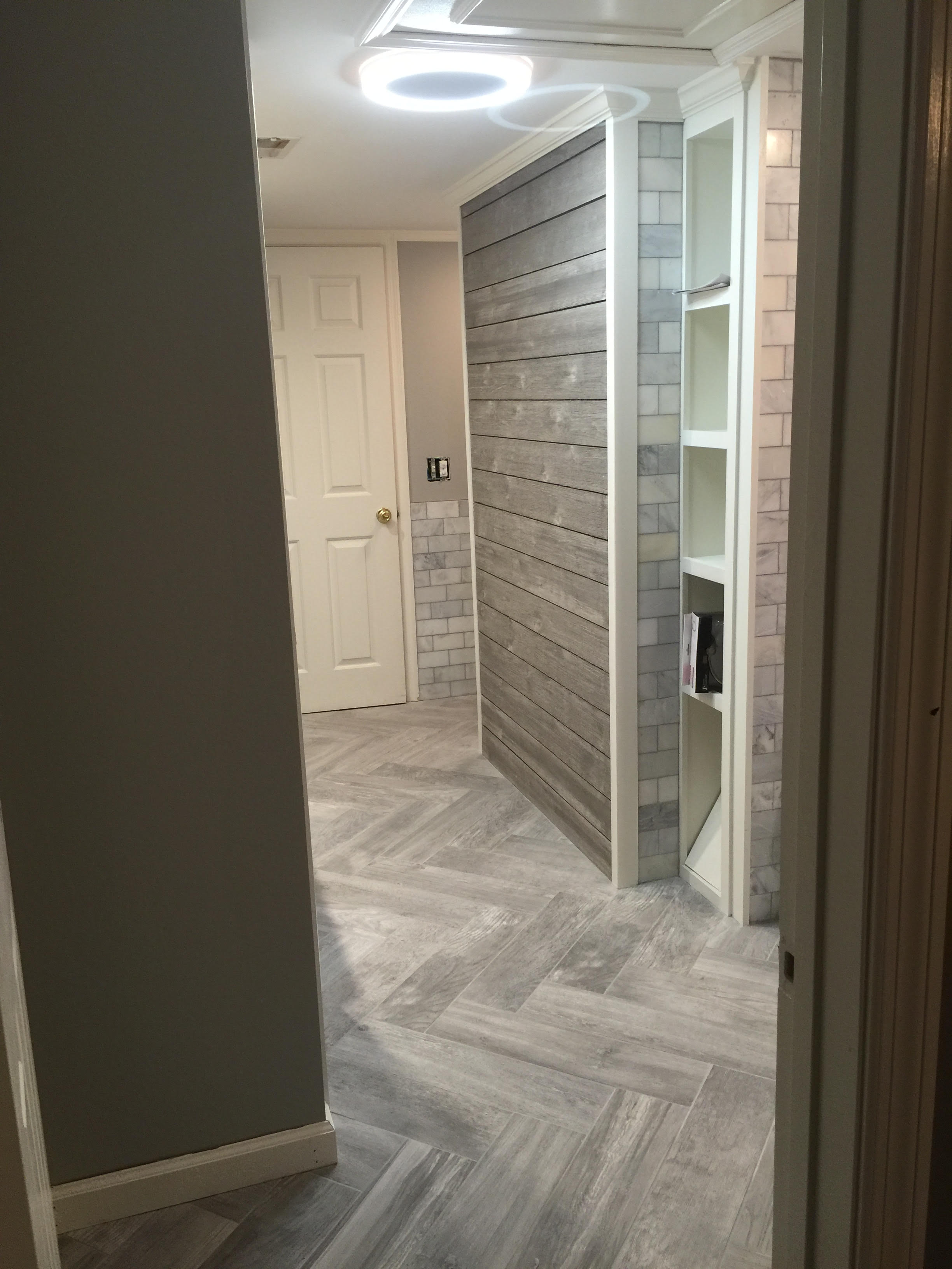 Luxurious bathroom shelving
