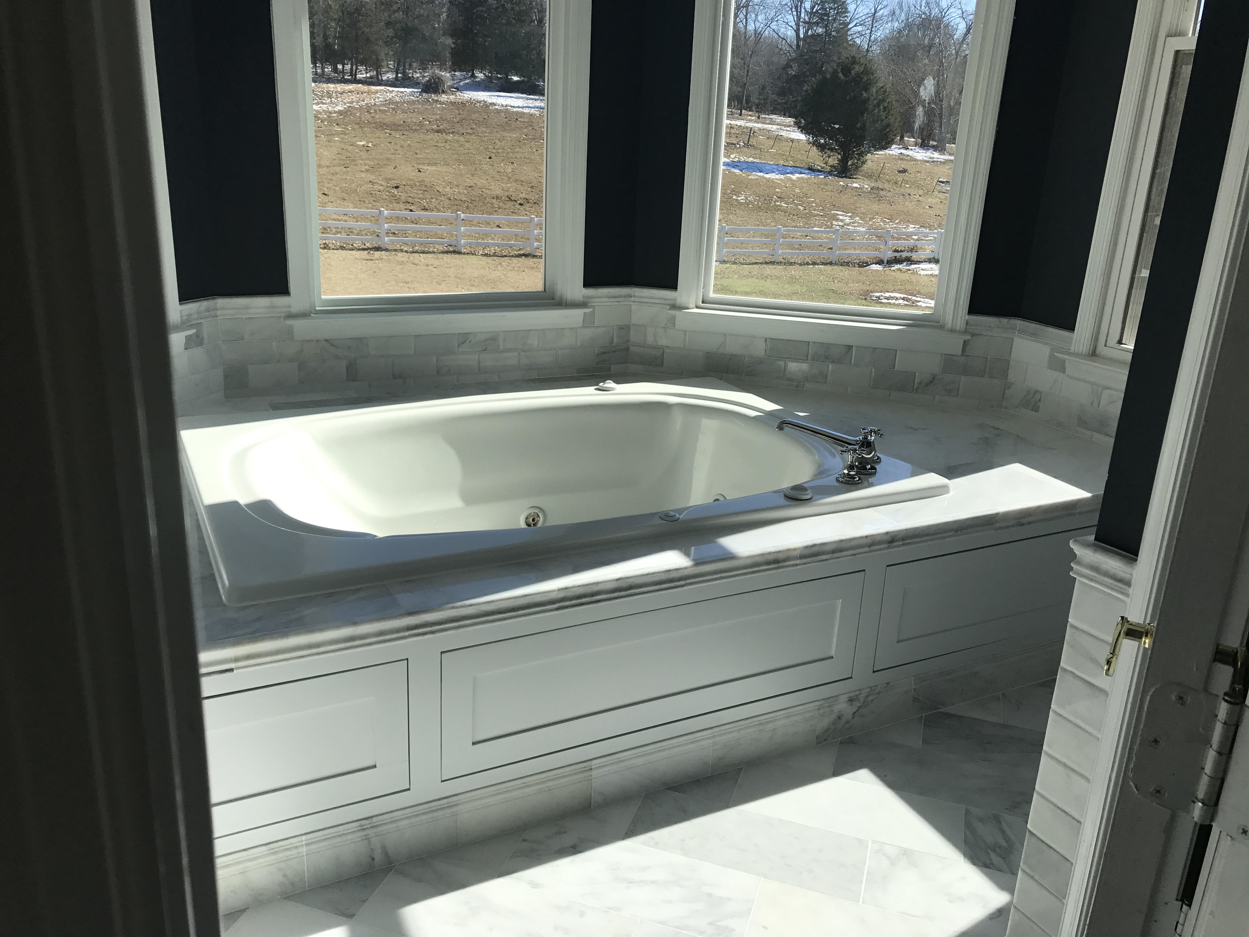 Luxurious bathtub